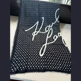 كارل لاجرفيلد وشاح/ سكارف