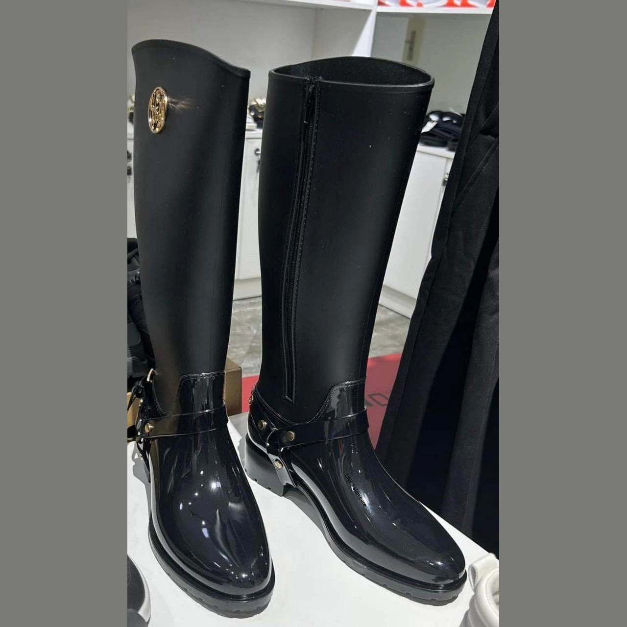 14e723d7-d622-4d40-91d9-741838276e5b-1-outlet90-com