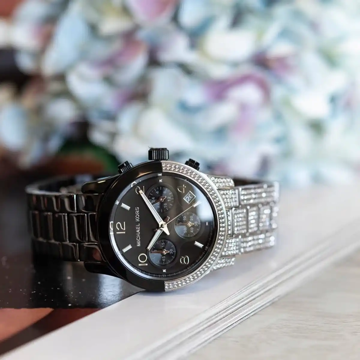 mk7433-original-mk-michael-kors-women-ladies-watch-runway-black-dial-silver-diamond-metal-strap-egypt_9-4-outlet90-com