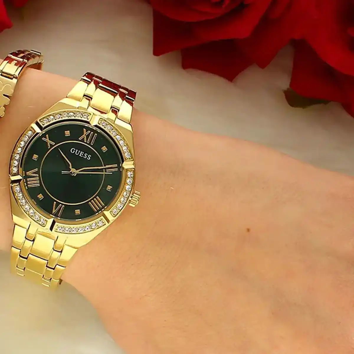 gw0033l8-original-guess-women-watch-green-dial-gold-metal-strap-egypt-6-3-outlet90-com