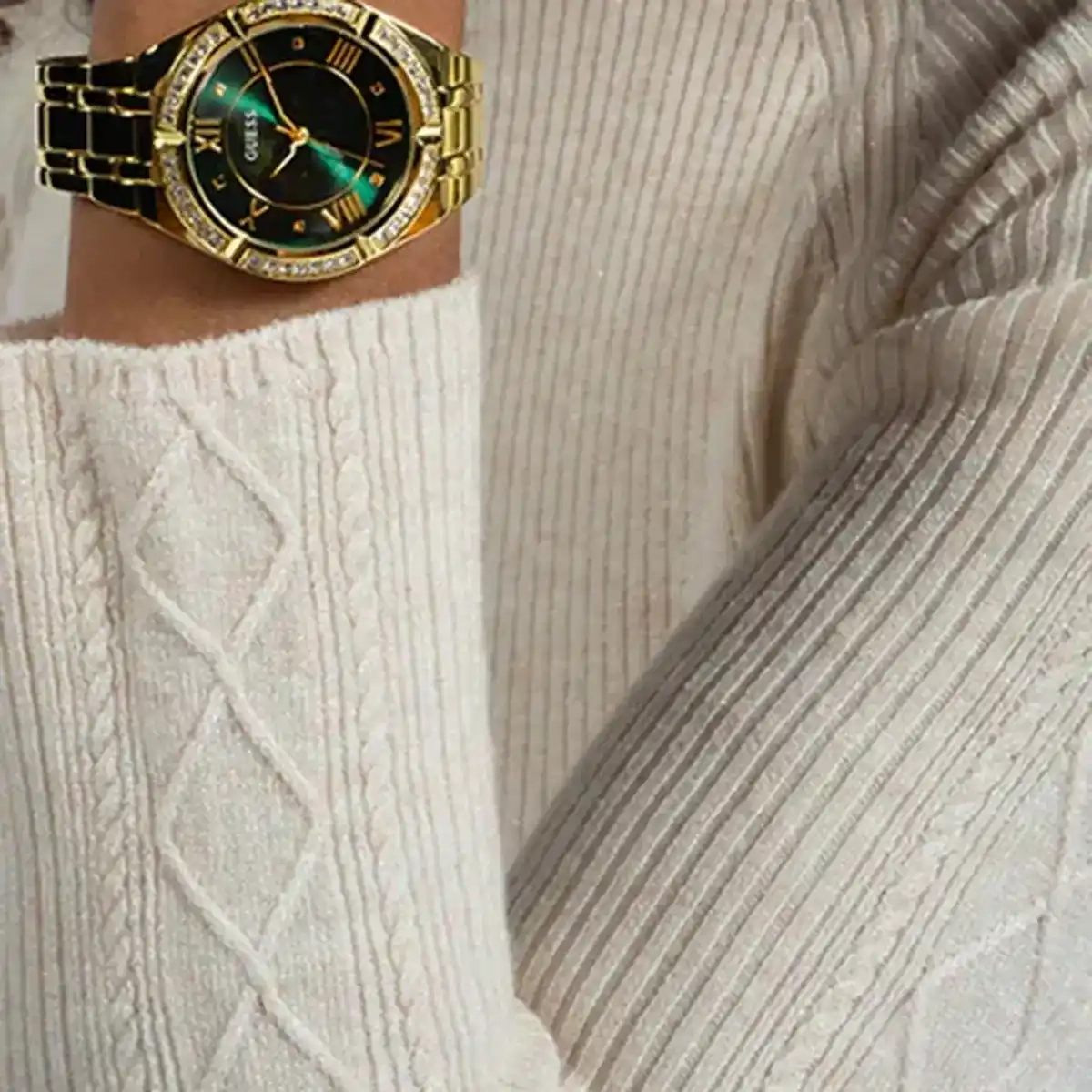 gw0033l8-original-guess-women-watch-green-dial-gold-metal-strap-egypt_8-7-outlet90-com