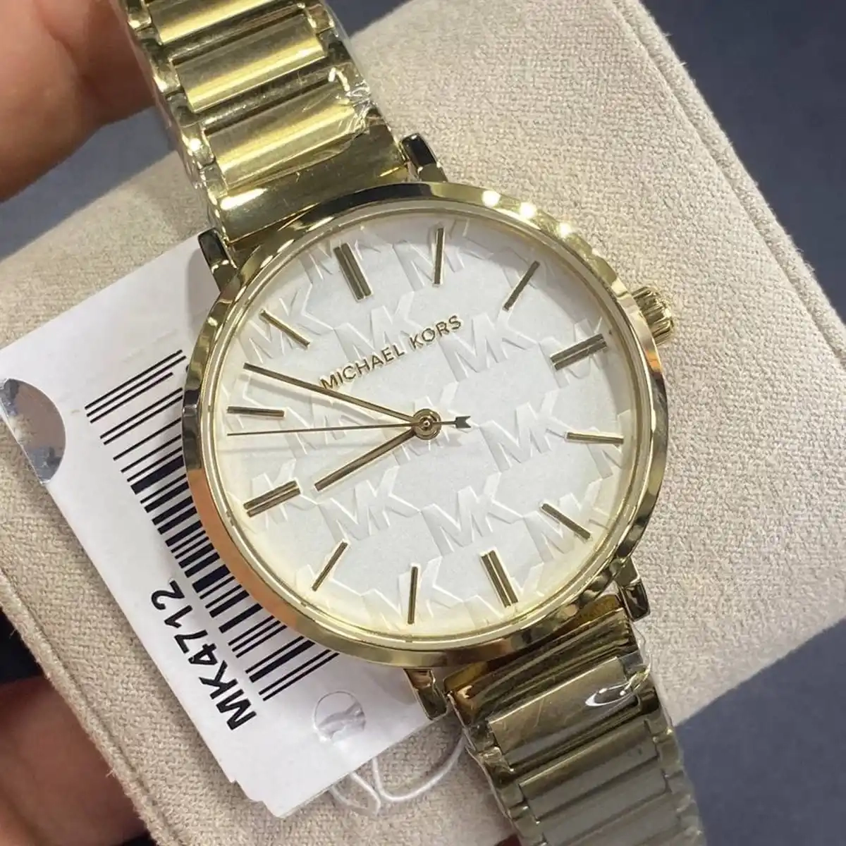 mk4712-original-michael-kors-women-watch-white-dial-gold-metal-strap-egypt_3-1-outlet90-com