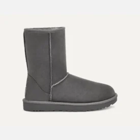 حذاء أج UGG