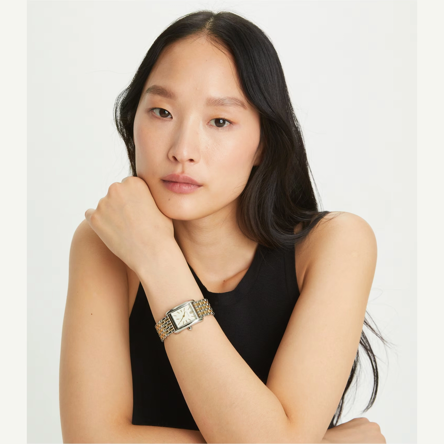 eleanor-watch-accessory-on-model.tb_151795_000_20230413_omacc.pdp-1500x1706-4-outlet90-com