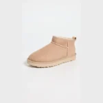 حذاء أج UGG