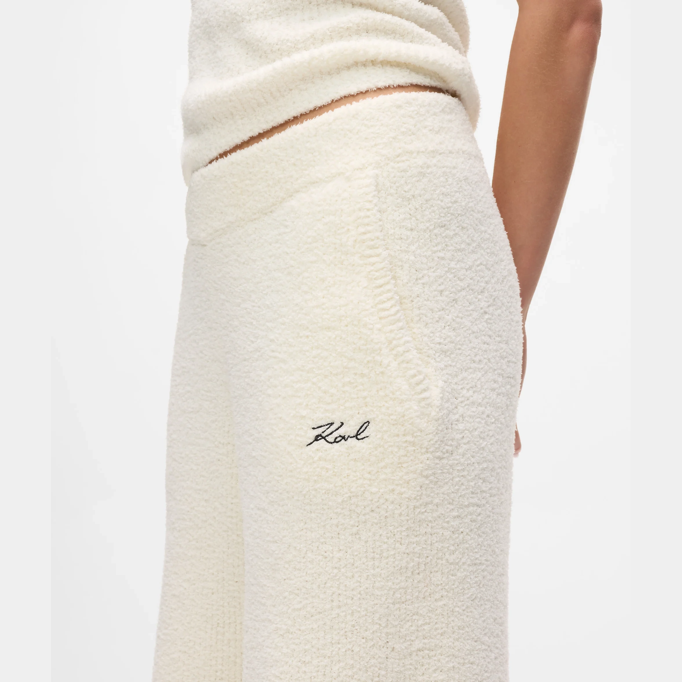 a4w44005b09_2-5-outlet90-com