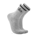 alo-yoga-unisex-half-crew-throwback-sock-gryblk-gray-black-s-accessories-jlood-942-3-outlet90-com