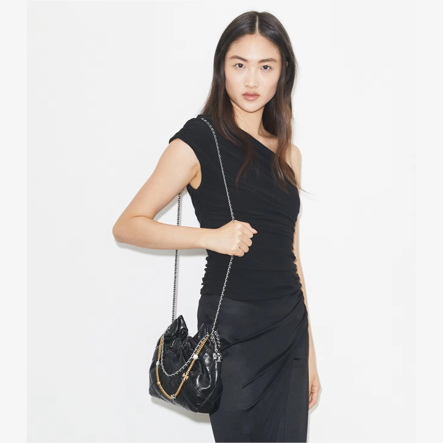 mini-fleming-soft-distressed-hobo-bag-accessory-on-model.tb_164022_001_20251010_omacc.pdp-1262x1436-7-outlet90-com