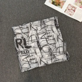 كارل لاجرفيلد وشاح/ سكارف