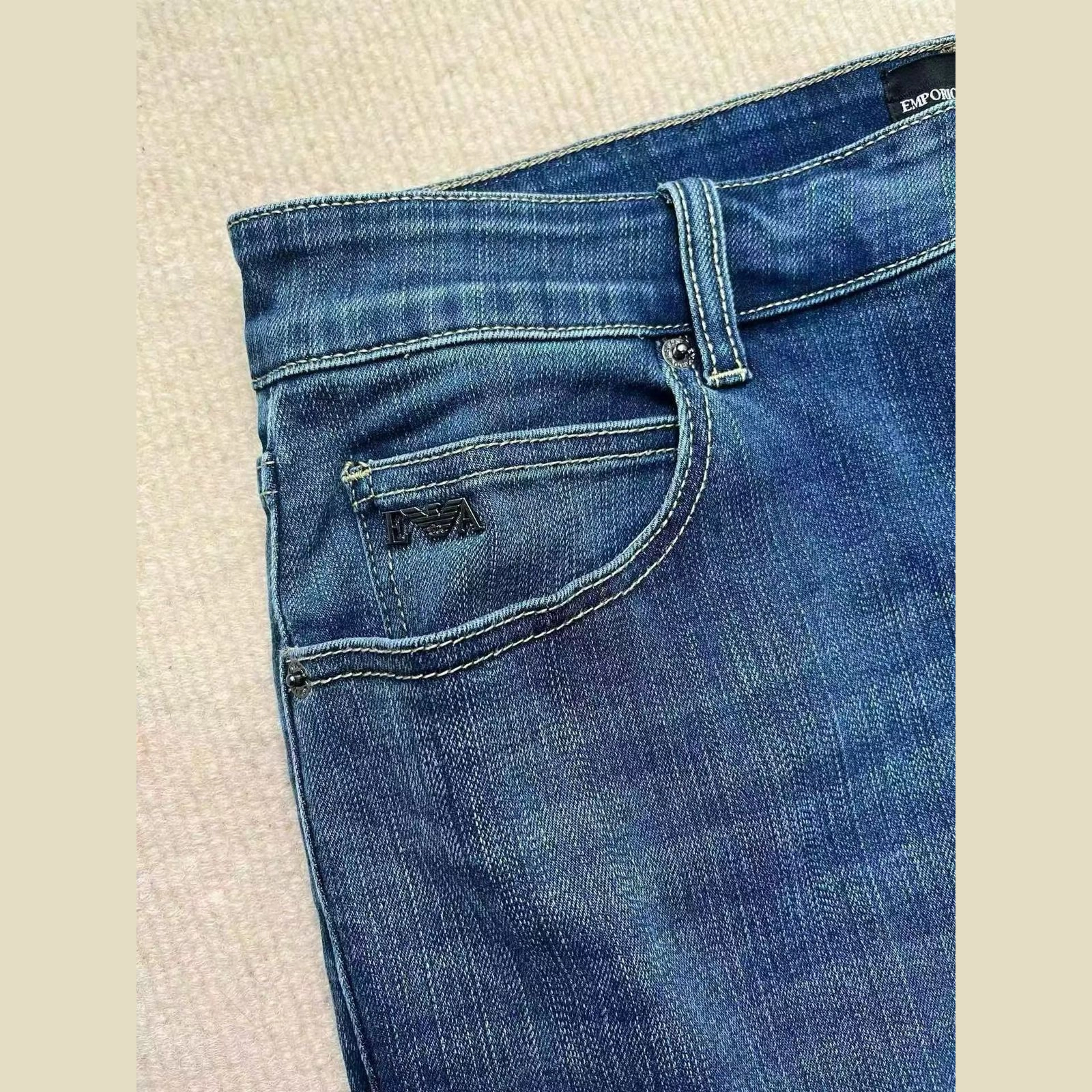 4e61efc0-25de-4d35-bf9f-b52b44dbb41e-1-outlet90-com