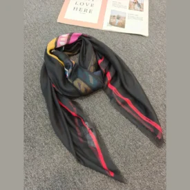 كارل لاجرفيلد وشاح/ سكارف