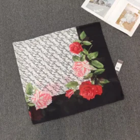 كارل لاجرفيلد وشاح/ سكارف