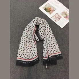 كارل لاجرفيلد وشاح/ سكارف