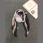 كارل لاجرفيلد وشاح/ سكارف