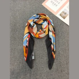 كارل لاجرفيلد وشاح/ سكارف