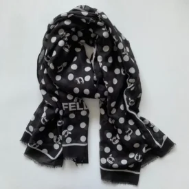 كارل لاجرفيلد وشاح/ سكارف