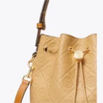 t-monogram-pebble-bucket-bag-front.tb_169251_250_slfro.pdp-1262×1436-3-outlet90-com