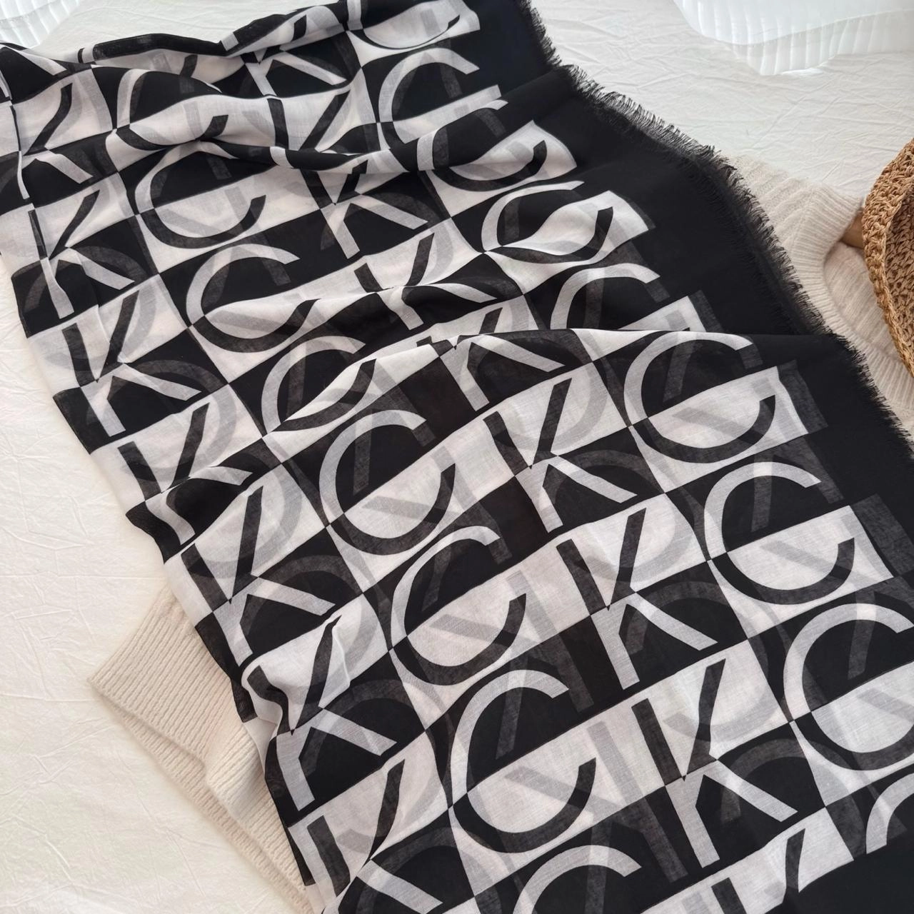 9dddf0f0-7063-40d3-b833-61e20e6d4ac7-95-outlet90-com