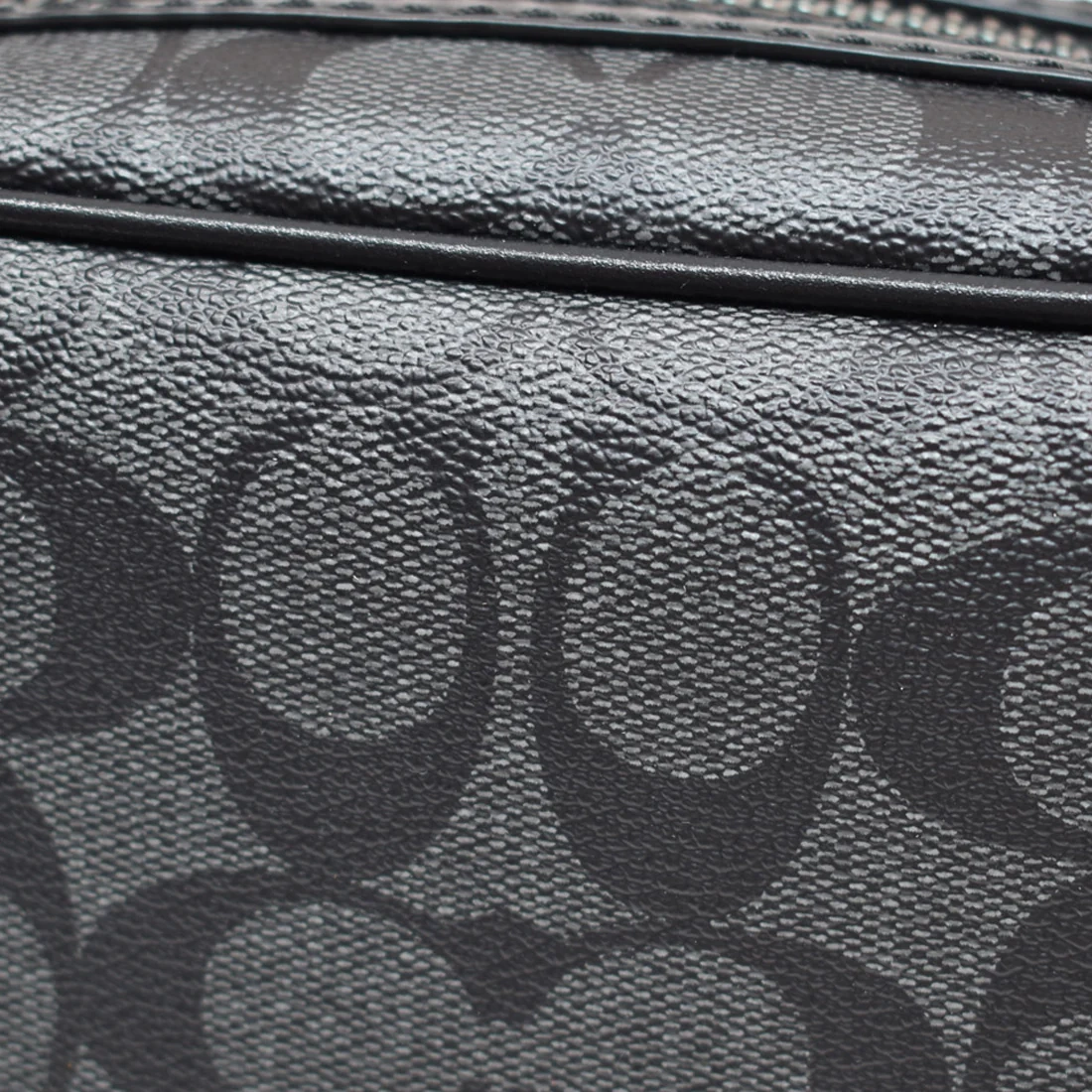 coach-small-travel-kit-in-signature-canvas-charcoal-black-2515-qbmi5-close-up_1800x1800-3-outlet90-com