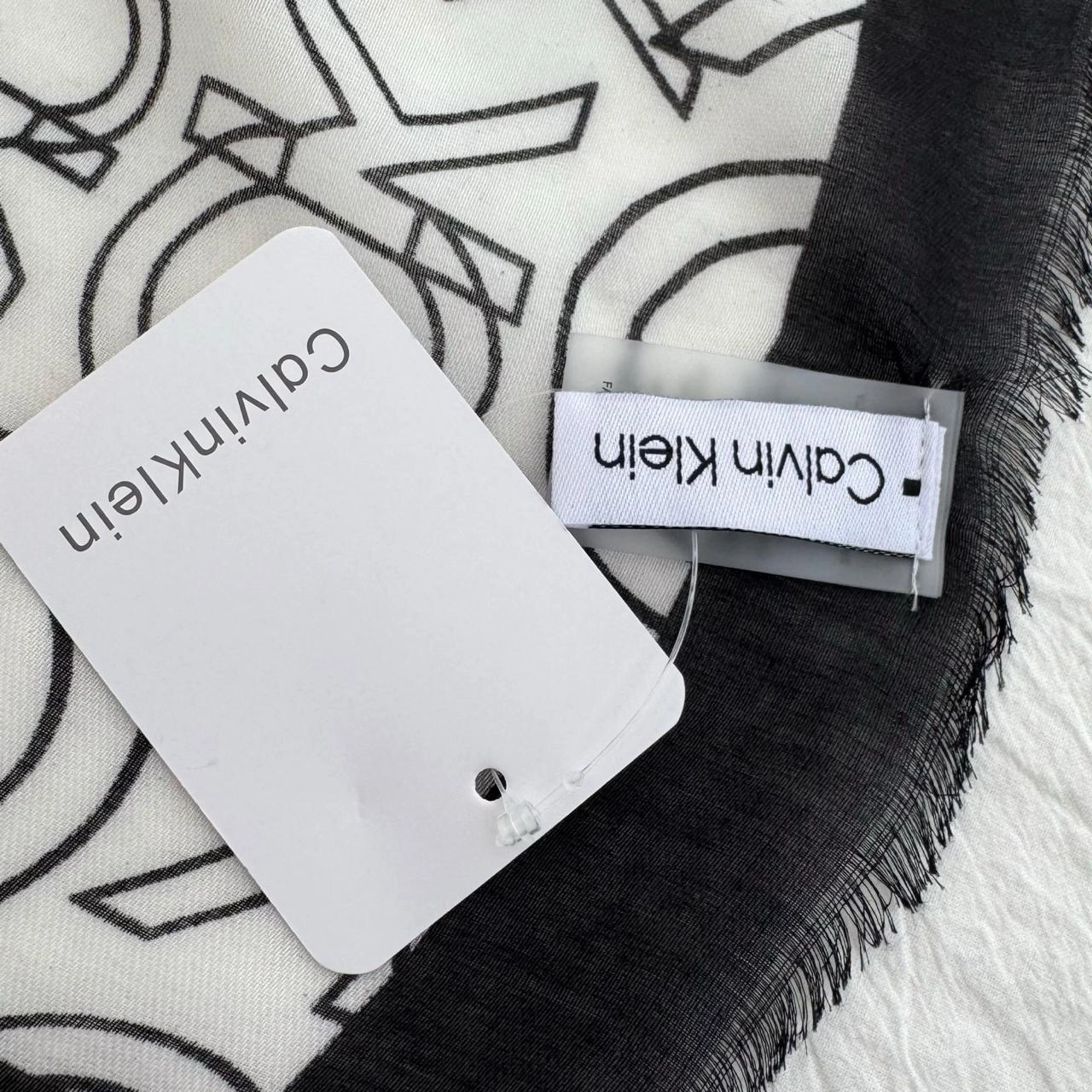 f50acd31-f9f5-452a-ba3f-ae70e613b93a-96-outlet90-com