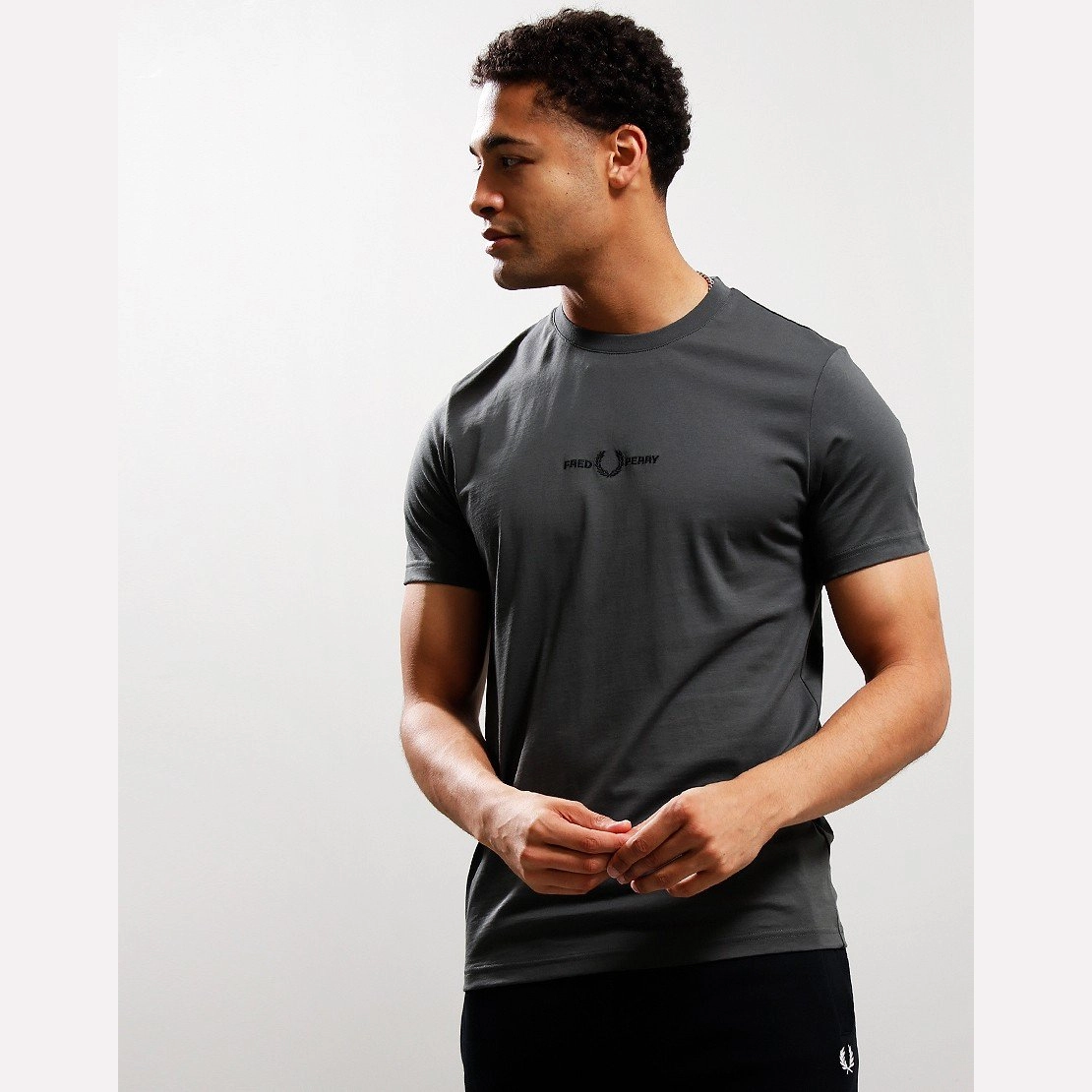 fred_perry_embroidered_t_shirt_field_green_1-870x1110 (1)-52-outlet90-com