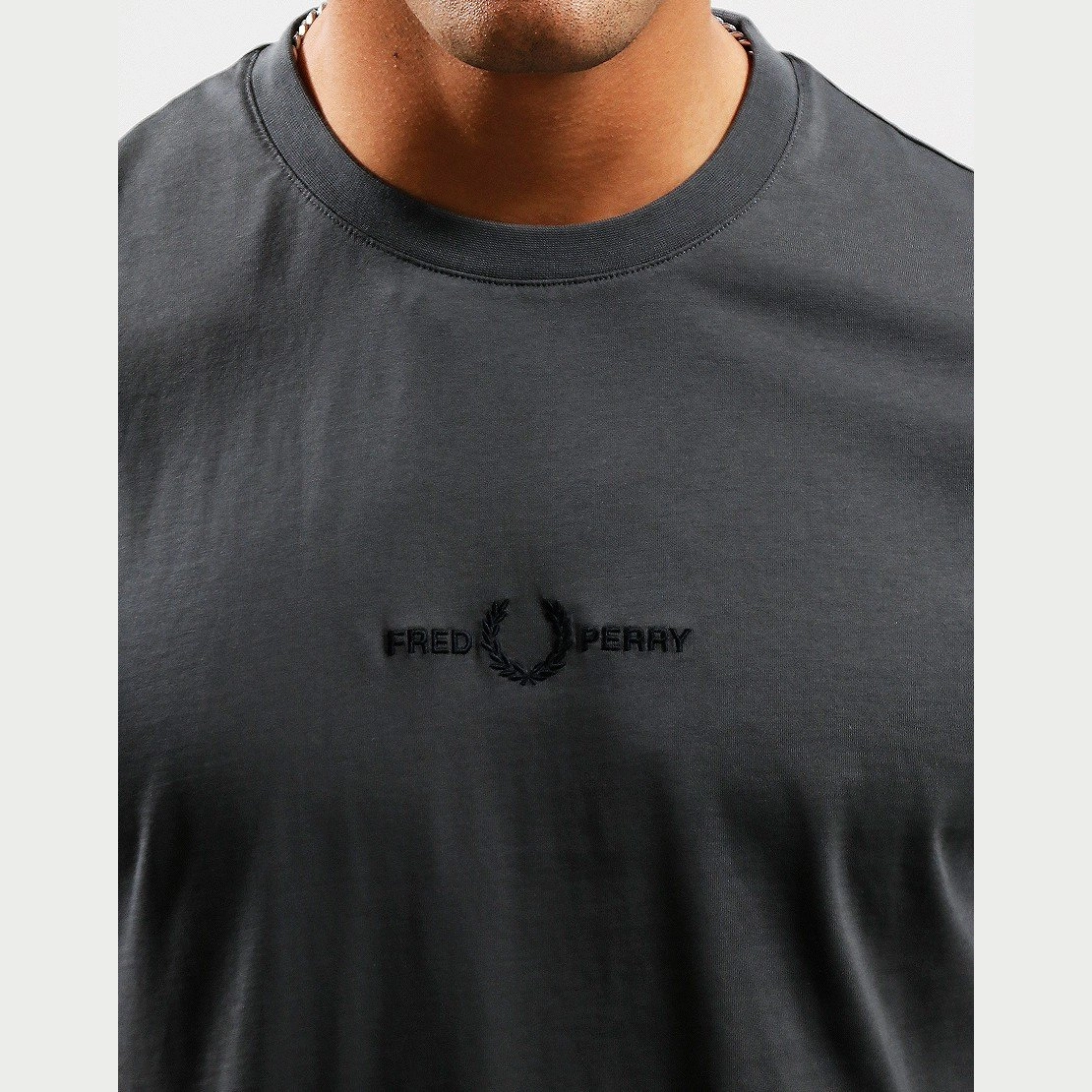 fred_perry_embroidered_t_shirt_field_green_2-870x1110-54-outlet90-com