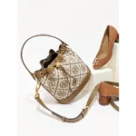 tory-burch-84336-t-monogram-jacquard-bucket-bag-hazelnut-brown-balilene-depan_1000x-6-outlet90-com